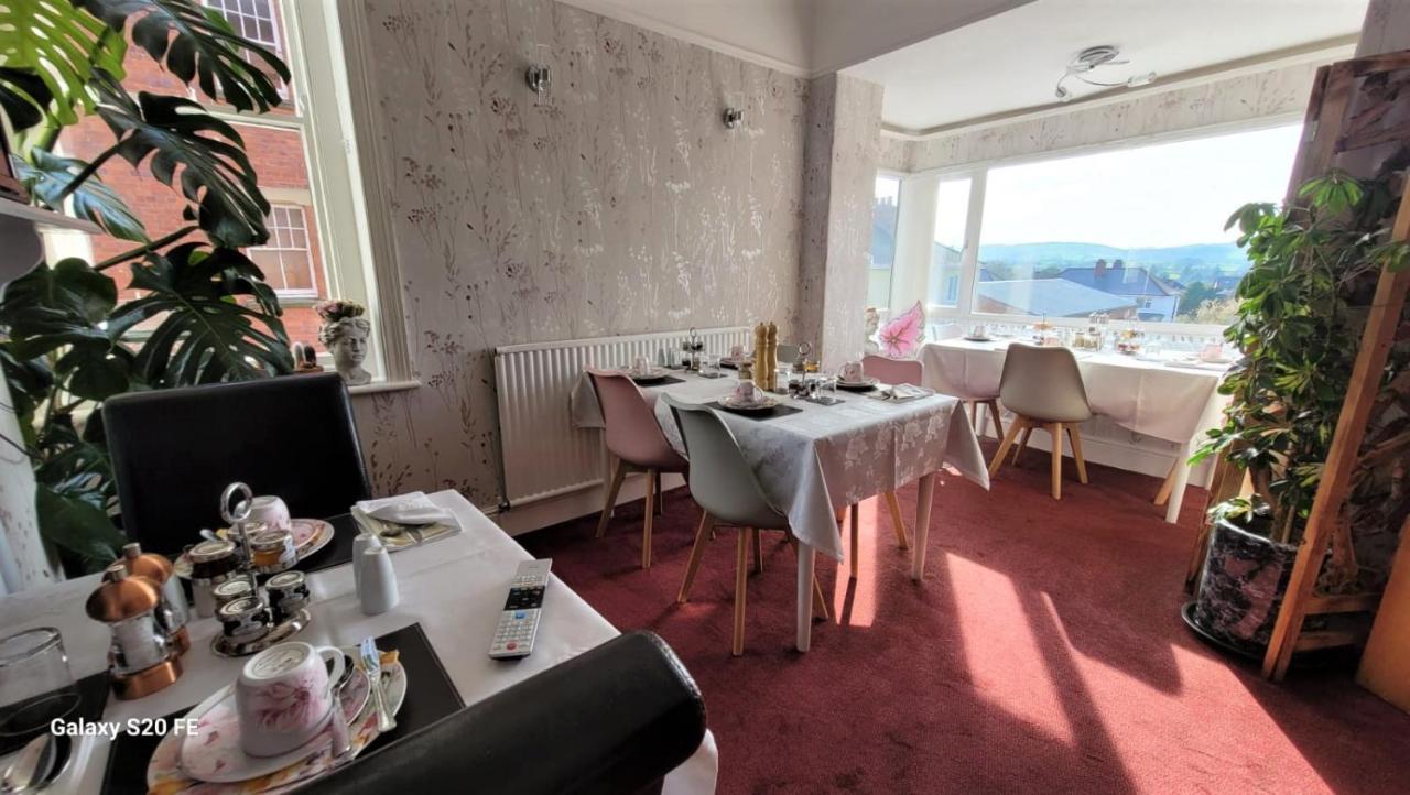 לנדרינדוד וולס Greylands Guest House מראה חיצוני תמונה